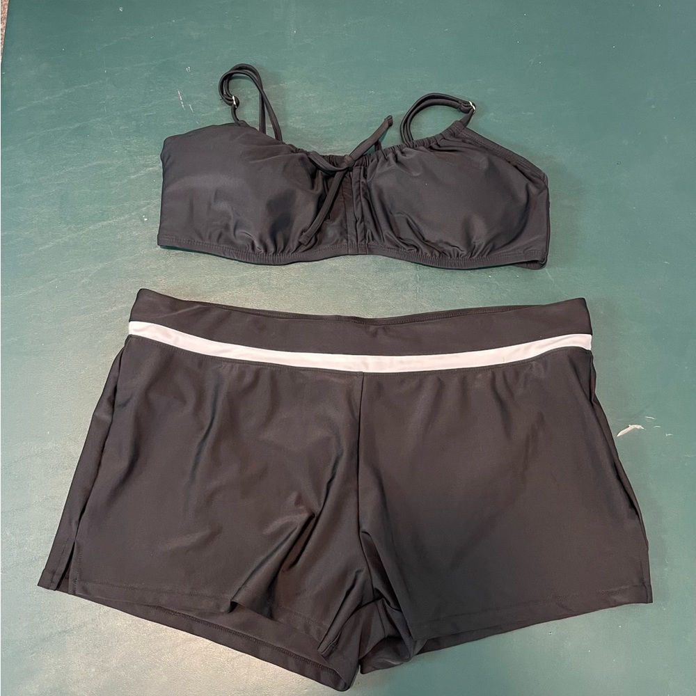 BNWOT plus size 2 pieces swimsuit size 2X 20W/22W